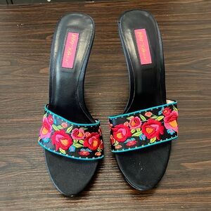 Betsey Johnson Mules with beautiful embroidered flowers size 10